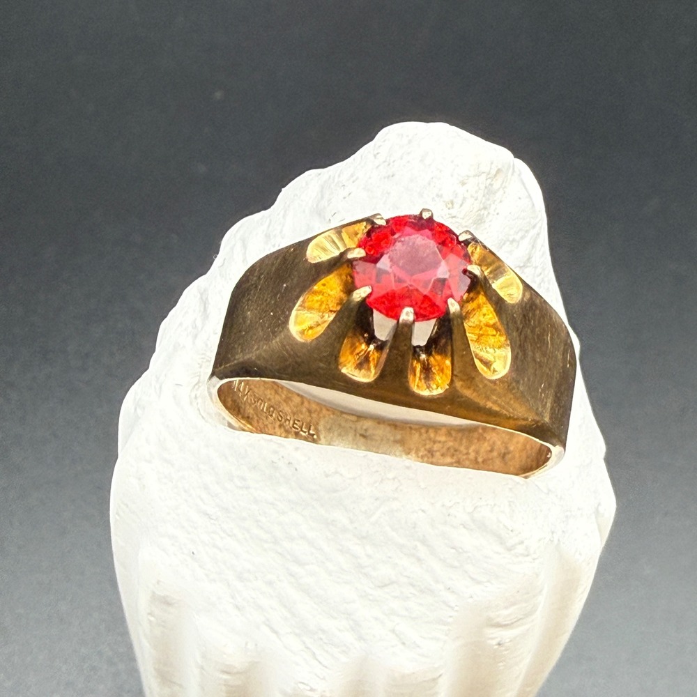 Vintage 1/20 14K Gold Shell Red Stone Crown Set Signet Ring 5.6g Size 11